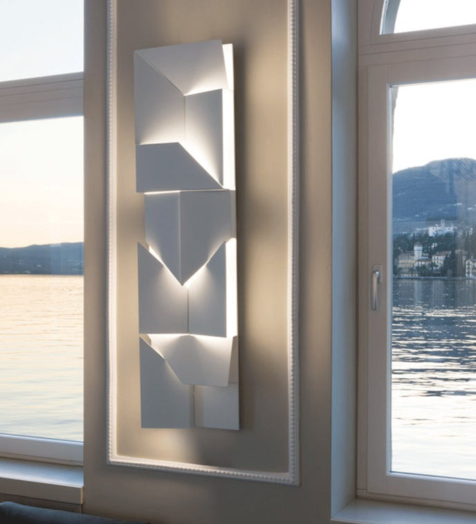 IllumiBeam – Elegant 3D Wall Lamp for Stunning Light Effects